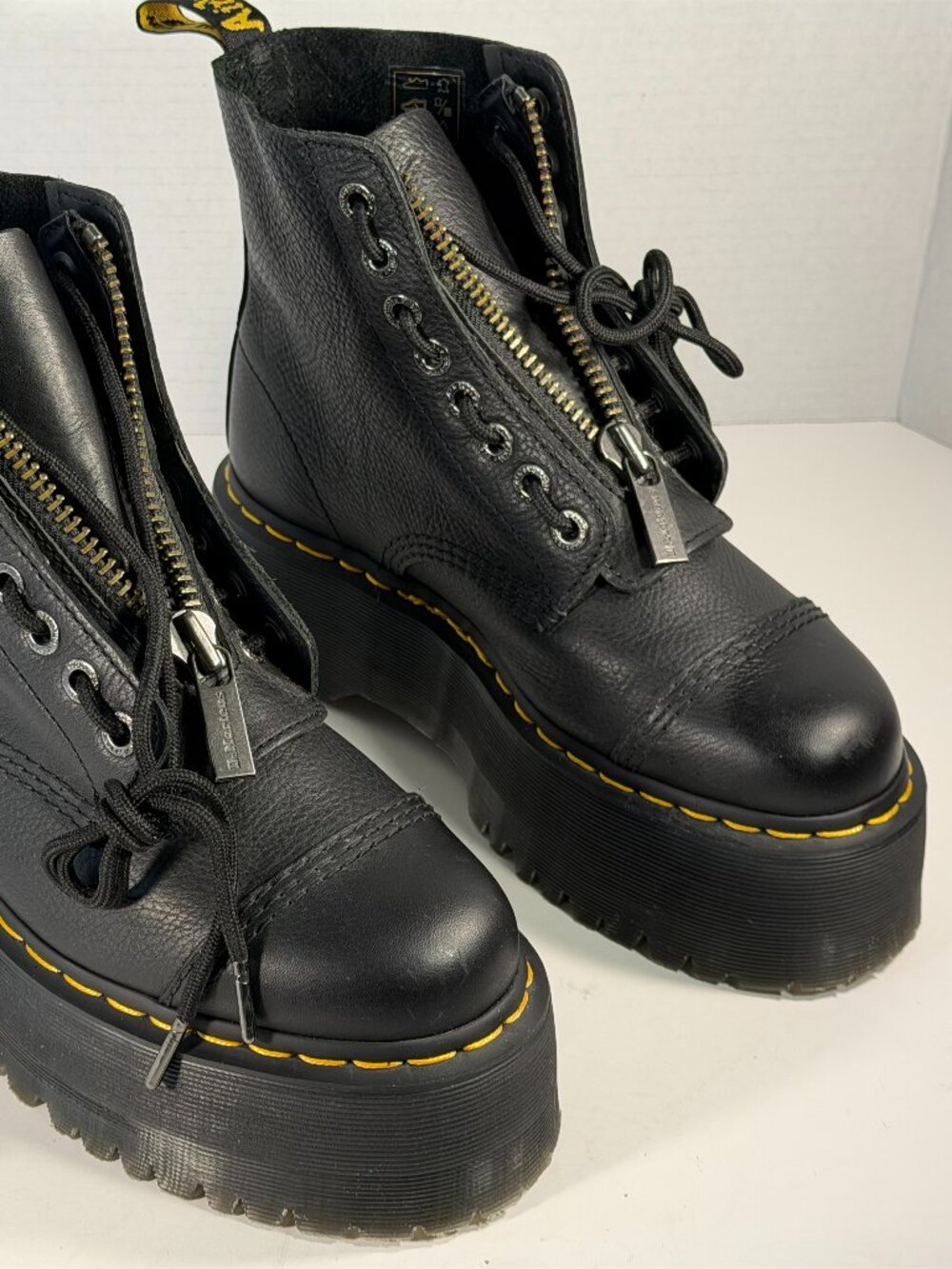 Women's Size 8 Dr Martens Sinclair Boots - Picture 10 of 16